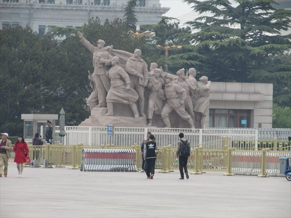 Пекин. Сквер героев революции